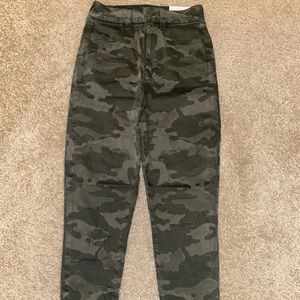American Eagle Camo Jegging